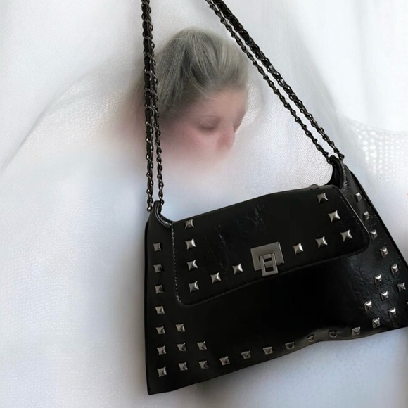 🆕 Classic Shoulder Bag Vintage Rivets - Turn-Lock Closure - Stylish Versatile - Picture 13 of 16